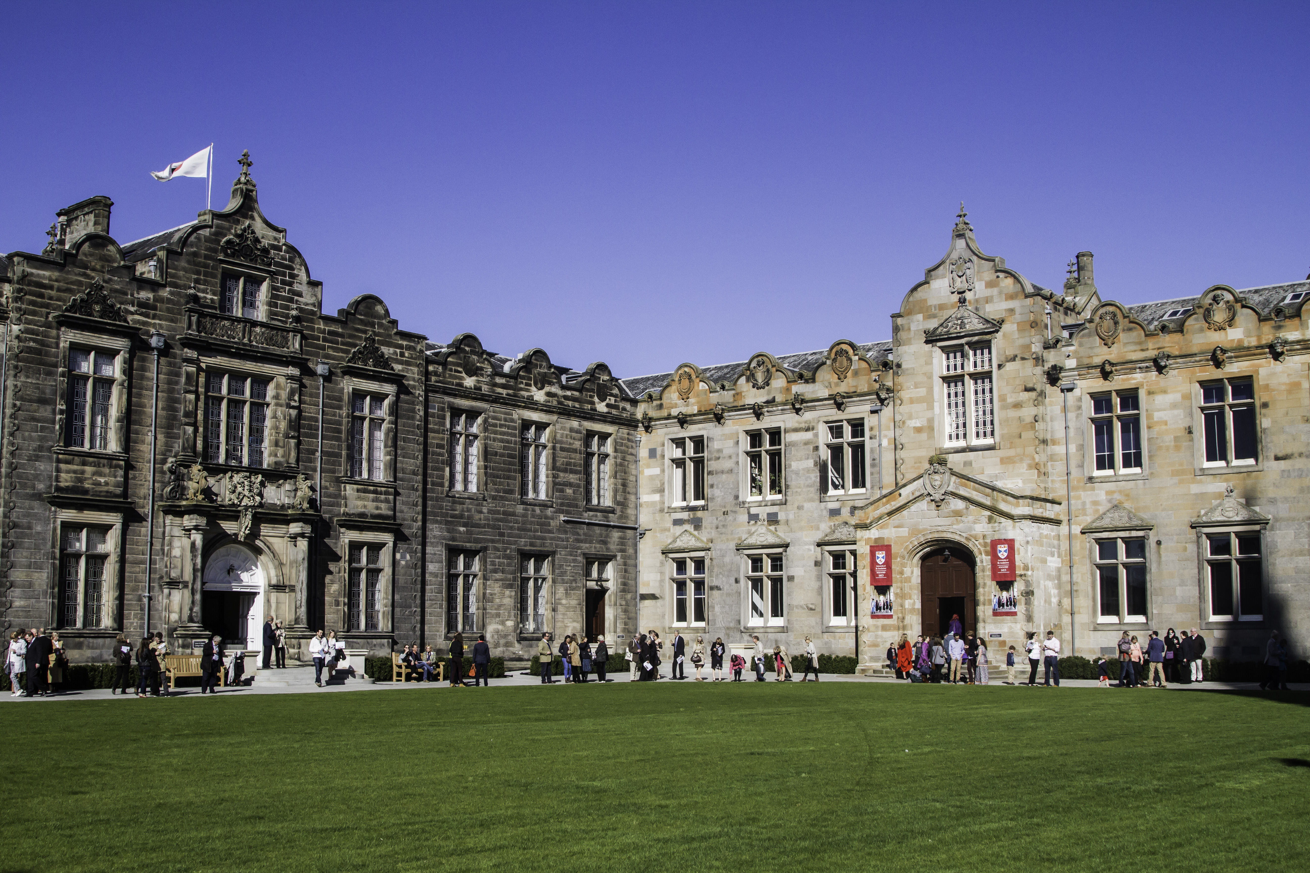 Scotland university. Сент-Эндрюсский университет. Сент Эндрюсский университет в Англии. Шотландский университет сент Эндрюс. Сент-Эндрюсский университет университеты Шотландии.